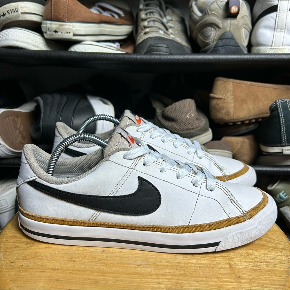 Nike court legacy desert ochre white black